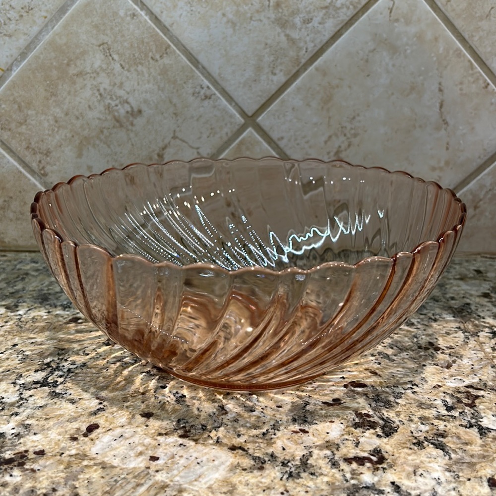 Arcoroc France pink rosaline swirl 9” serving bowl